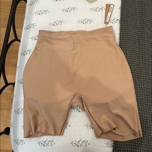 Skims butt enhancing padded shorts brand new with tags M
